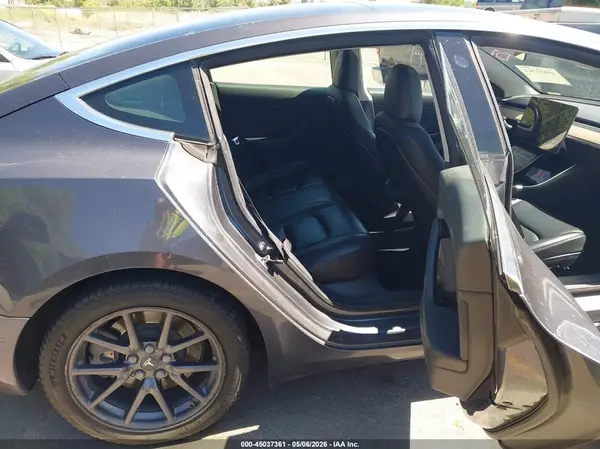 5YJ3E1EB1KF386138 2019 TESLA MODEL 3 - Image 8