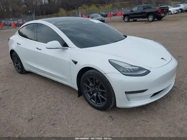 5YJ3E1EB1KF388052 2019 TESLA MODEL 3 - Image 1