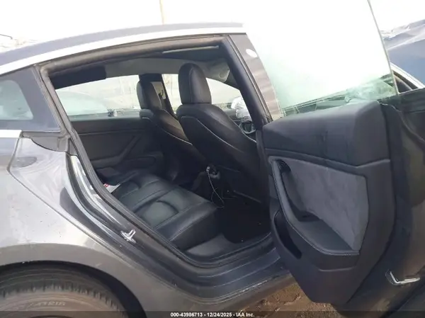 5YJ3E1EB1KF408137 2019 TESLA MODEL 3 - Image 8