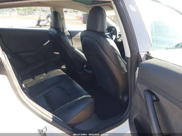 5YJ3E1EB1KF454180 2019 TESLA MODEL 3 - Image 8