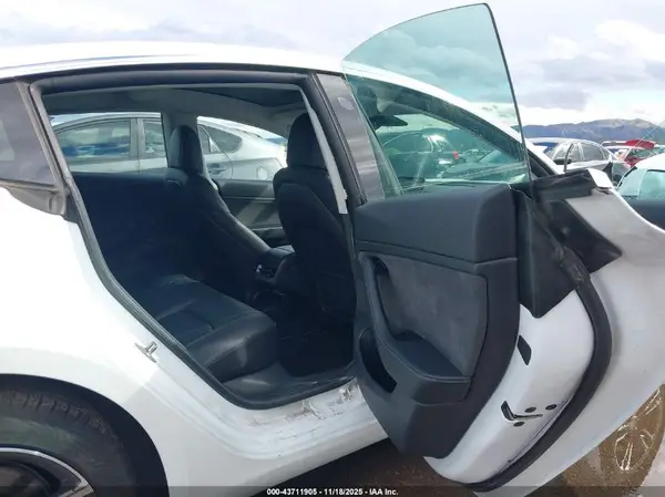 5YJ3E1EB1KF486952 2019 TESLA MODEL 3 - Image 8