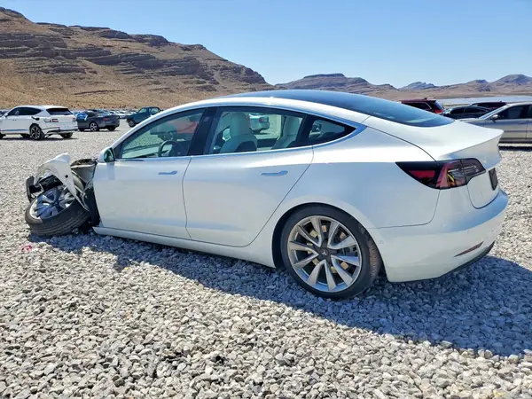 5YJ3E1EB1KF513356 2019 TESLA MODEL 3 - Image 2
