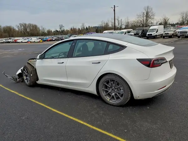5YJ3E1EB1MF067986 2021 TESLA MODEL 3 - Image 2