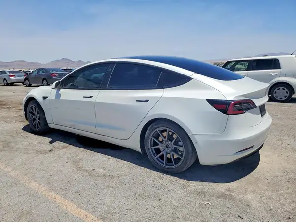 5YJ3E1EB1MF077921 2021 TESLA MODEL 3 - Image 2
