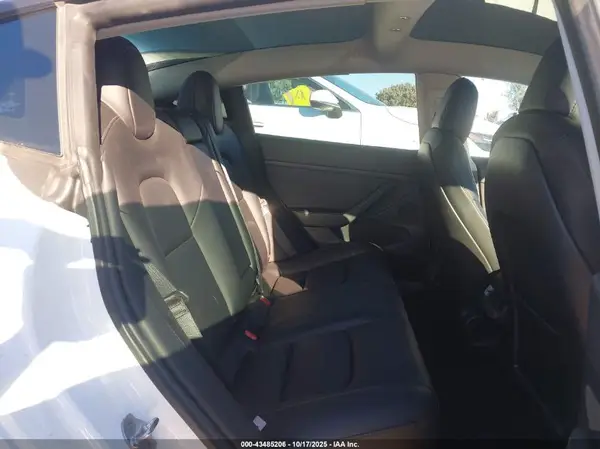 5YJ3E1EB1MF079586 2021 TESLA MODEL 3 - Image 8