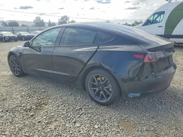 5YJ3E1EB1MF096517 2021 TESLA MODEL 3 - Image 2