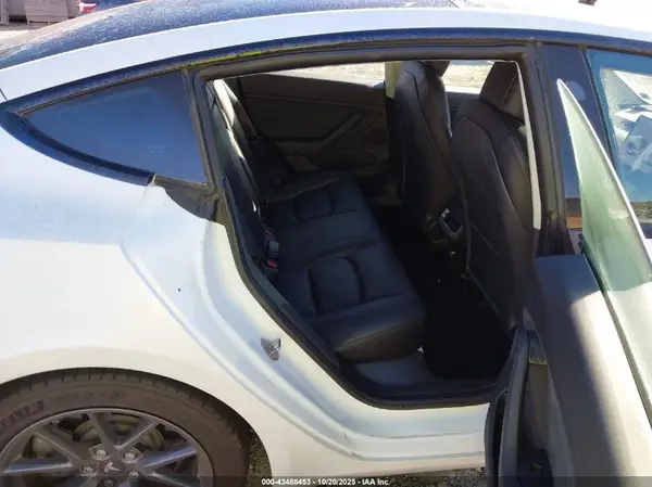 5YJ3E1EB1MF852931 2021 TESLA MODEL 3 - Image 8