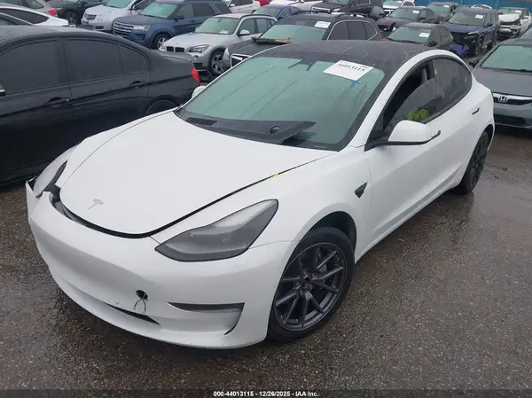 5YJ3E1EB1MF872760 2021 TESLA MODEL 3 - Image 2
