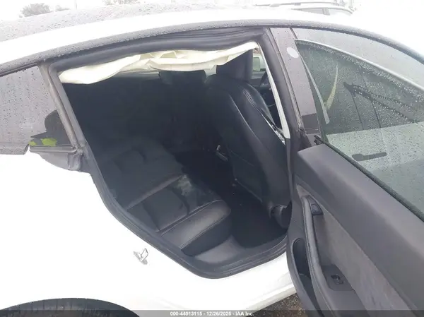 5YJ3E1EB1MF872760 2021 TESLA MODEL 3 - Image 8