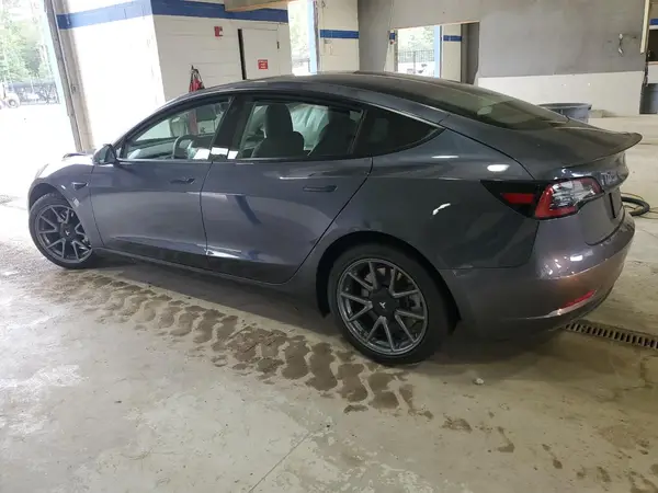 5YJ3E1EB1MF923691 2021 TESLA MODEL 3 - Image 2
