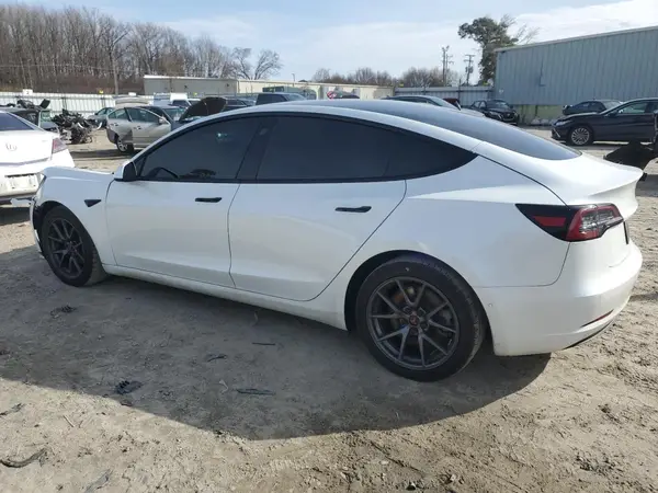 5YJ3E1EB1MF927627 2021 TESLA MODEL 3 - Image 2