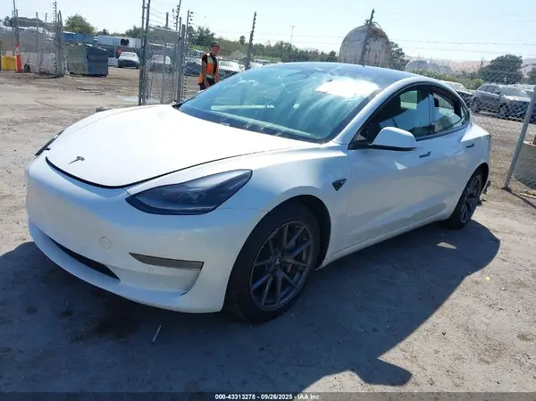 5YJ3E1EB1MF929118 2021 TESLA MODEL 3 - Image 2