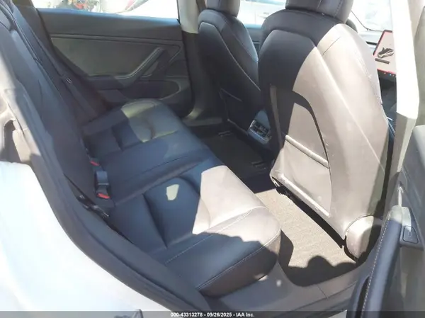 5YJ3E1EB1MF929118 2021 TESLA MODEL 3 - Image 8