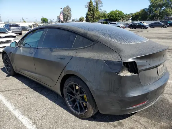 5YJ3E1EB1MF937476 2021 TESLA MODEL 3 - Image 2