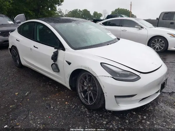 5YJ3E1EB1MF973992 2021 TESLA MODEL 3 - Image 1