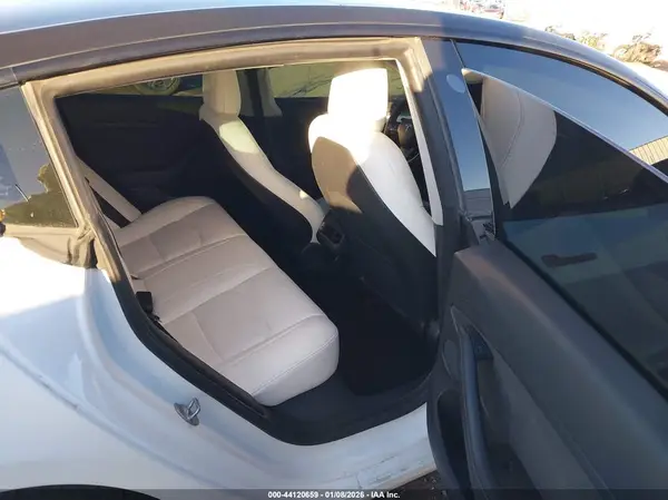 5YJ3E1EB1MF975788 2021 TESLA MODEL 3 - Image 8