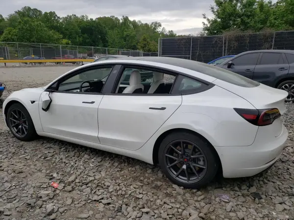 5YJ3E1EB1MF975872 2021 TESLA MODEL 3 - Image 2