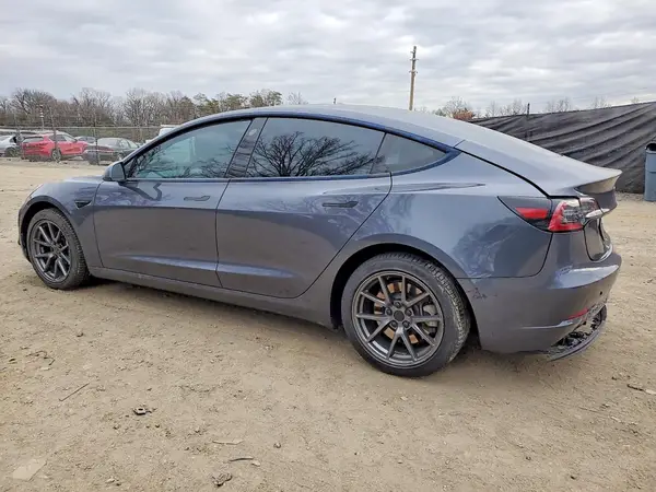5YJ3E1EB1MF979257 2021 TESLA MODEL 3 - Image 2