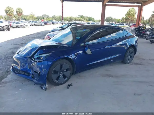 5YJ3E1EB1MF979811 2021 TESLA MODEL 3 - Image 2
