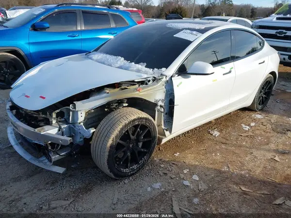 5YJ3E1EB1MF983387 2021 TESLA MODEL 3 - Image 2