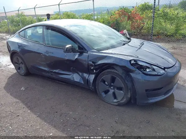 5YJ3E1EB1MF983986 2021 TESLA MODEL 3 - Image 1
