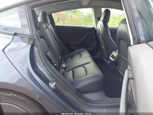5YJ3E1EB1MF983986 2021 TESLA MODEL 3 - Image 8
