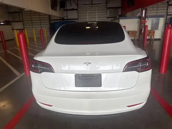 5YJ3E1EB1MF988394 2021 TESLA MODEL 3 - Image 2
