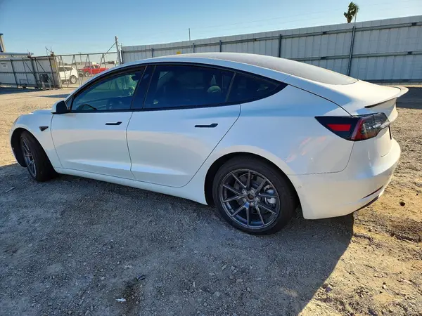 5YJ3E1EB1MF995684 2021 TESLA MODEL 3 - Image 2