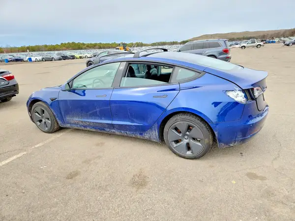 5YJ3E1EB1NF107498 2022 TESLA MODEL 3 - Image 2