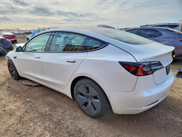 5YJ3E1EB1NF107761 2022 TESLA MODEL 3 - Image 2