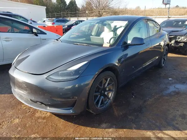 5YJ3E1EB1NF111101 2022 TESLA MODEL 3 - Image 2