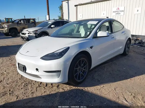 5YJ3E1EB1NF114919 2022 TESLA MODEL 3 - Image 2