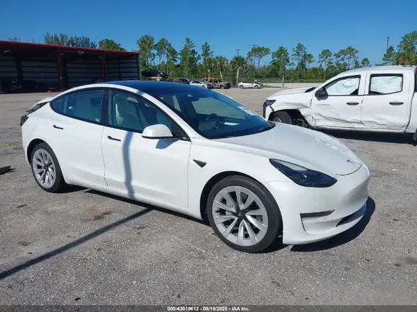 5YJ3E1EB1NF118856 2022 TESLA MODEL 3 - Image 1