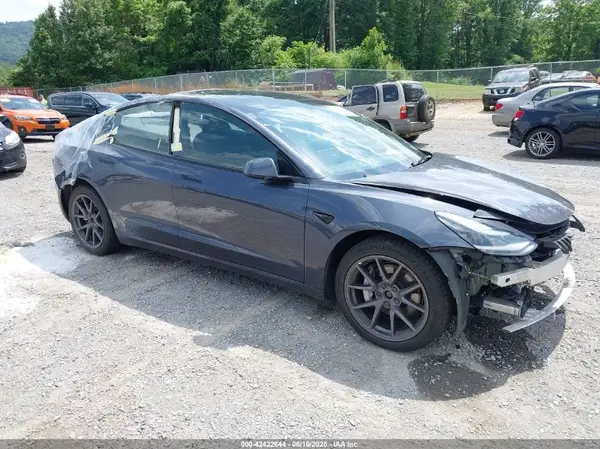 5YJ3E1EB1NF121045 2022 TESLA MODEL 3 - Image 1