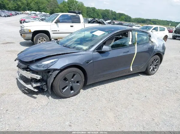 5YJ3E1EB1NF121045 2022 TESLA MODEL 3 - Image 2