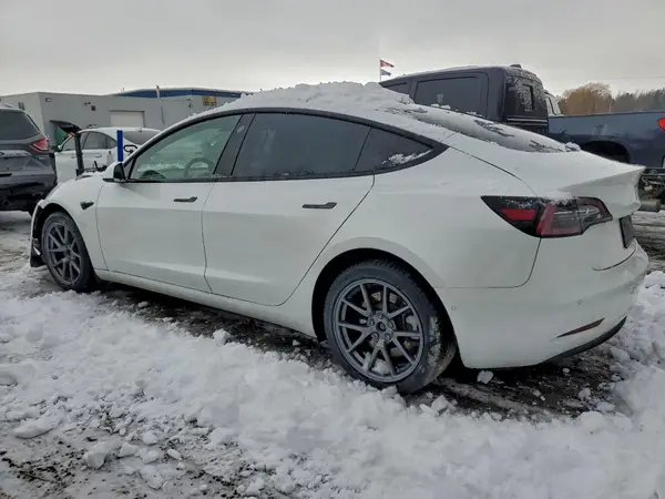5YJ3E1EB1NF123703 2022 TESLA MODEL 3 - Image 2