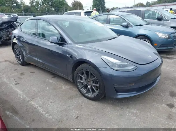 5YJ3E1EB1NF133342 2022 TESLA MODEL 3 - Image 1