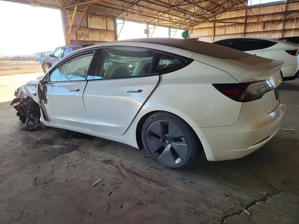 5YJ3E1EB1NF135107 2022 TESLA MODEL 3 - Image 2