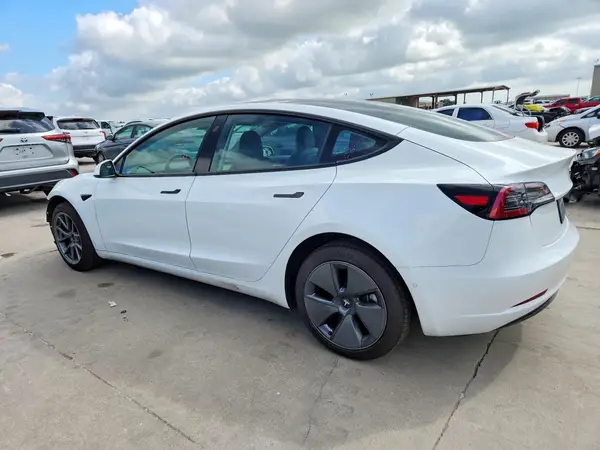 5YJ3E1EB1NF152439 2022 TESLA MODEL 3 - Image 2