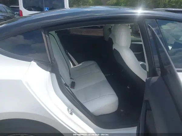 5YJ3E1EB1NF163490 2022 TESLA MODEL 3 - Image 8