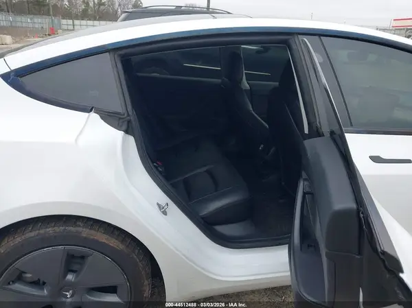 5YJ3E1EB1NF171394 2022 TESLA MODEL 3 - Image 8