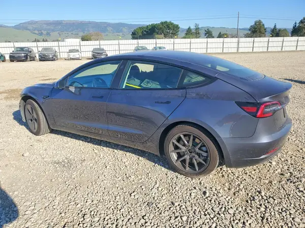 5YJ3E1EB1NF173064 2022 TESLA MODEL 3 - Image 2