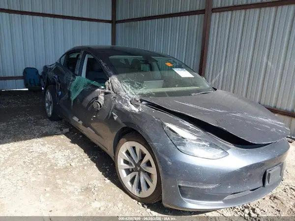 5YJ3E1EB1NF186090 2022 TESLA MODEL 3 - Image 1
