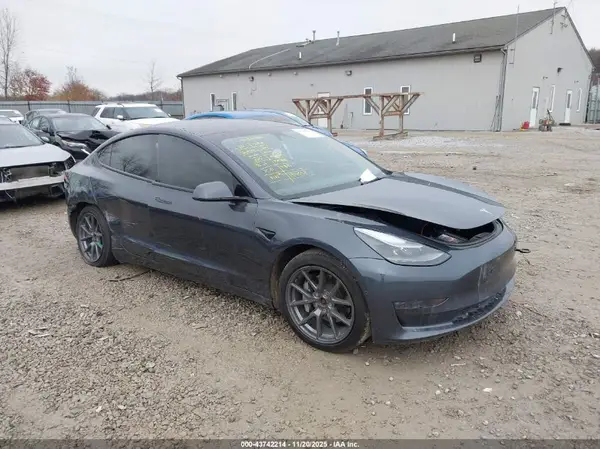 5YJ3E1EB1NF194058 2022 TESLA MODEL 3 - Image 1