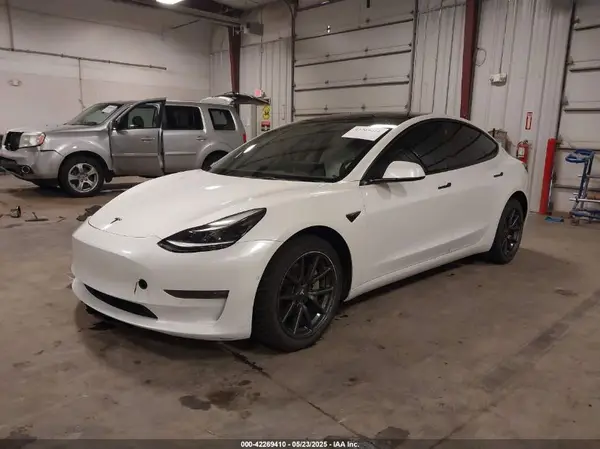 5YJ3E1EB1NF196005 2022 TESLA MODEL 3 - Image 2