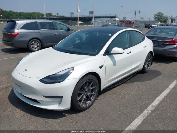5YJ3E1EB1NF197848 2022 TESLA MODEL 3 - Image 2