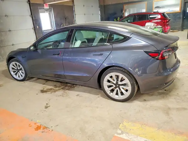 5YJ3E1EB1NF199082 2022 TESLA MODEL 3 - Image 2