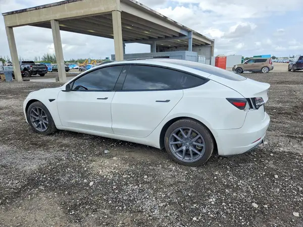 5YJ3E1EB1NF205558 2022 TESLA MODEL 3 - Image 2