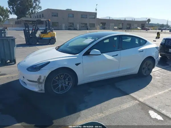 5YJ3E1EB1NF222022 2022 TESLA MODEL 3 - Image 2