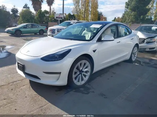 5YJ3E1EB1NF228113 2022 TESLA MODEL 3 - Image 2